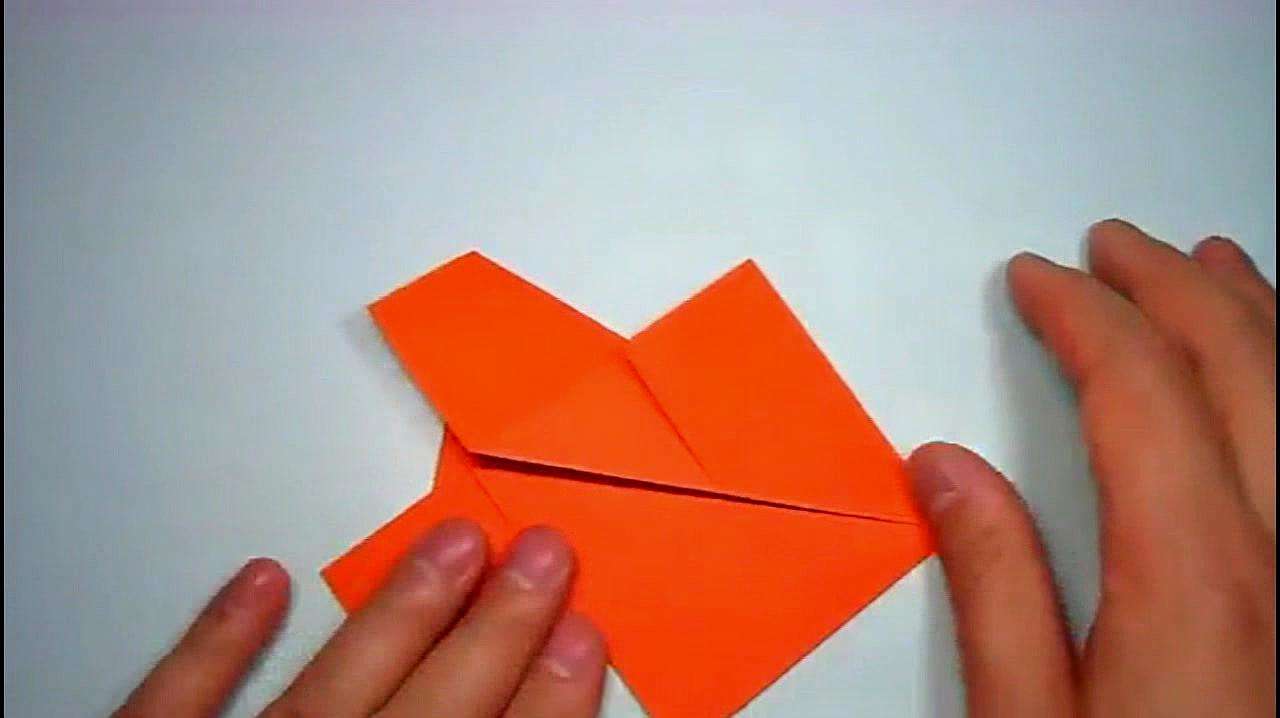 [wut纸飞机怎么折]又酷又能飞的纸飞机怎么折