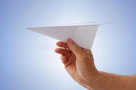 [会飞到自己手里的纸飞机]怎么飞都飞得到手里来的纸飞机