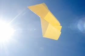 [转两圈飞回来的纸飞机]飞一圈还能回来的纸飞机怎么折
