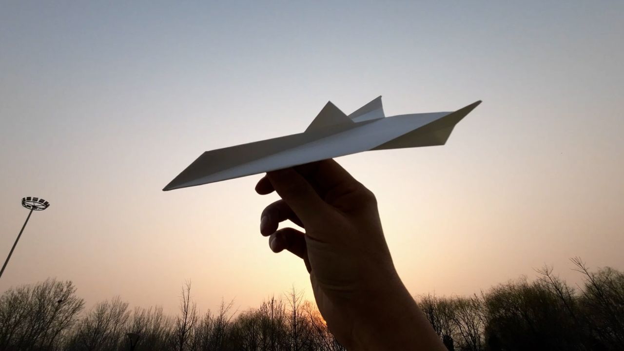 [纸飞机回旋]纸飞机回旋的原理