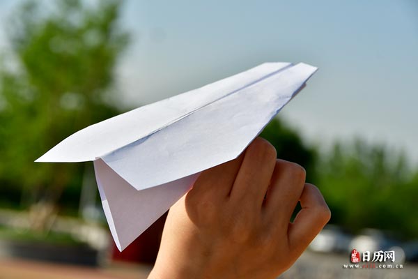[手中的纸飞机]手中的纸飞机歌词