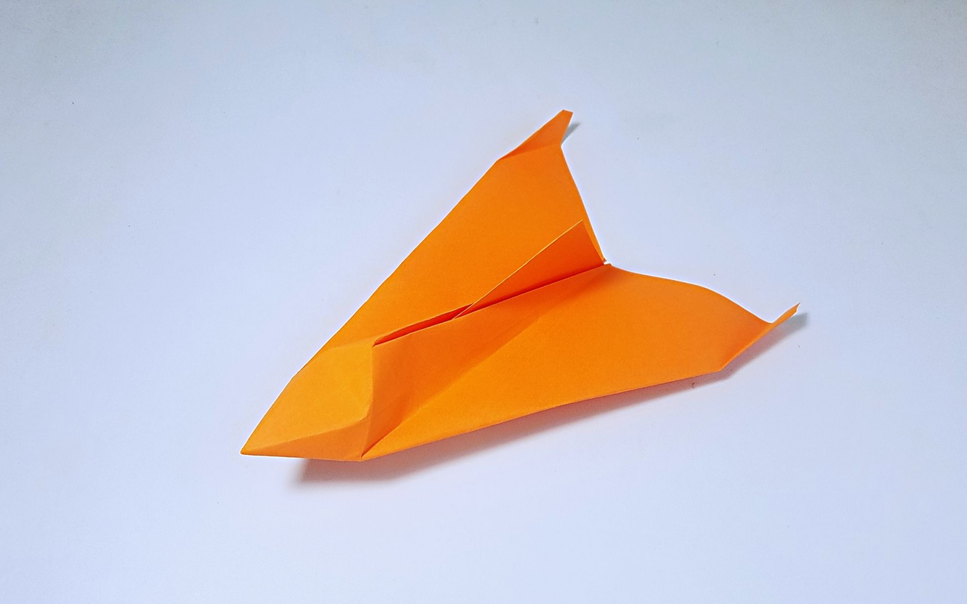 [纸飞机的视频教程]24秒后自动飞回来的纸飞机