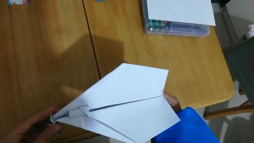 纸飞机怎么玩的视频_纸飞机还能这么玩?教你