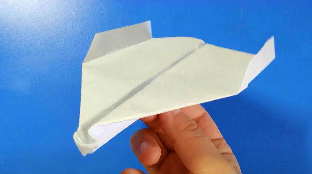 纸飞机怎么折飞得远简单_能飞2000000000米的纸飞机怎么折