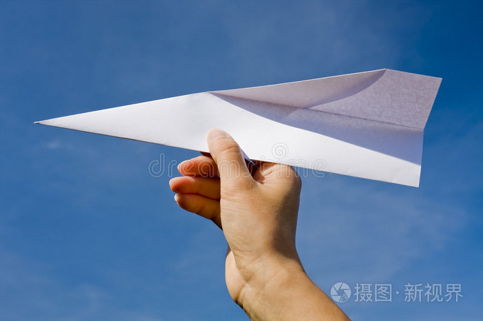 纸飞机飞的视频_纸飞机飞的视频唯美