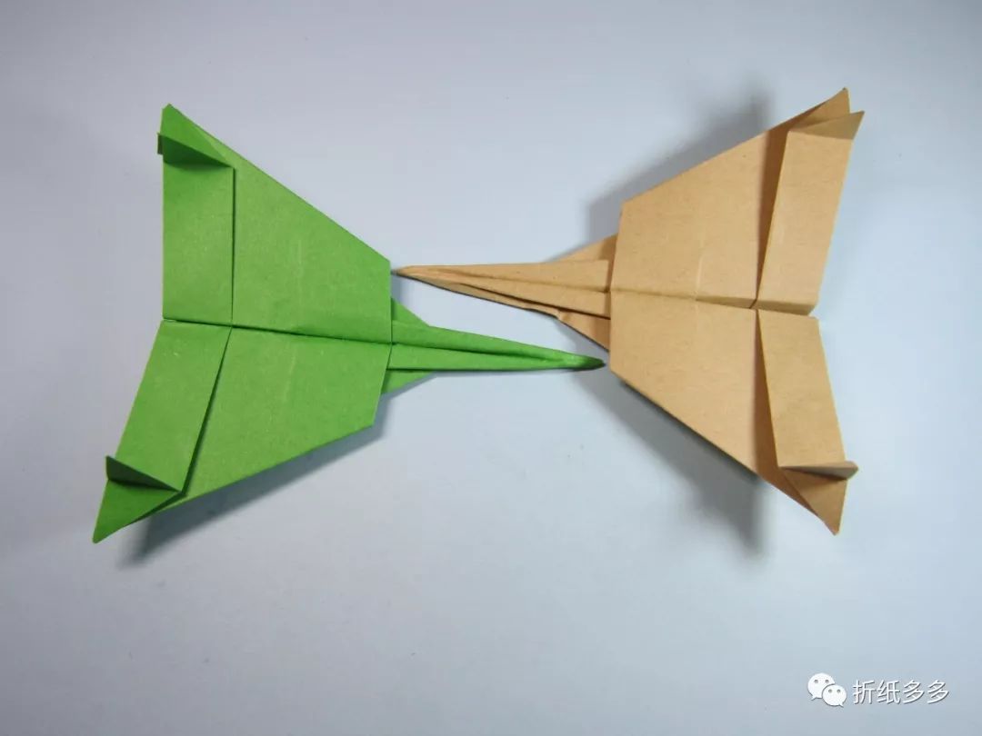 纸飞机飞的视频_纸飞机的视频教程
