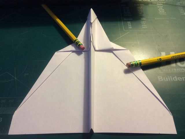 纸飞机怎么折最远最久_纸飞机怎么折才飞得最远视频