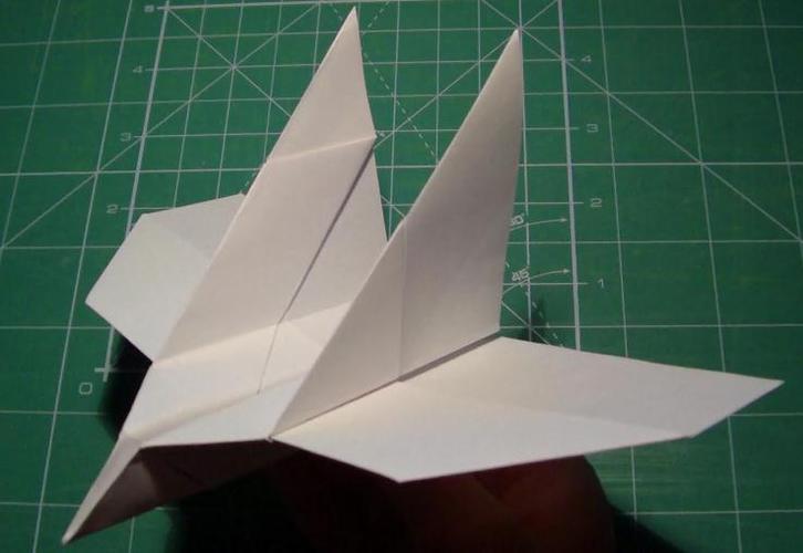 纸飞机安装教程_组装纸飞机的折法
