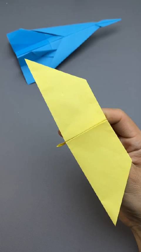 纸飞机为什么会旋转_纸飞机为什么会旋转呢
