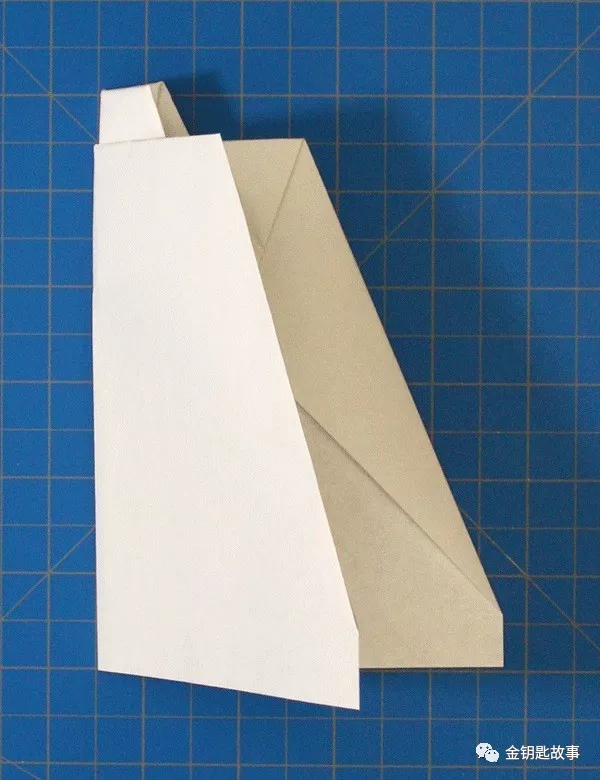 纸飞机折法_纸飞机折法飞得超远