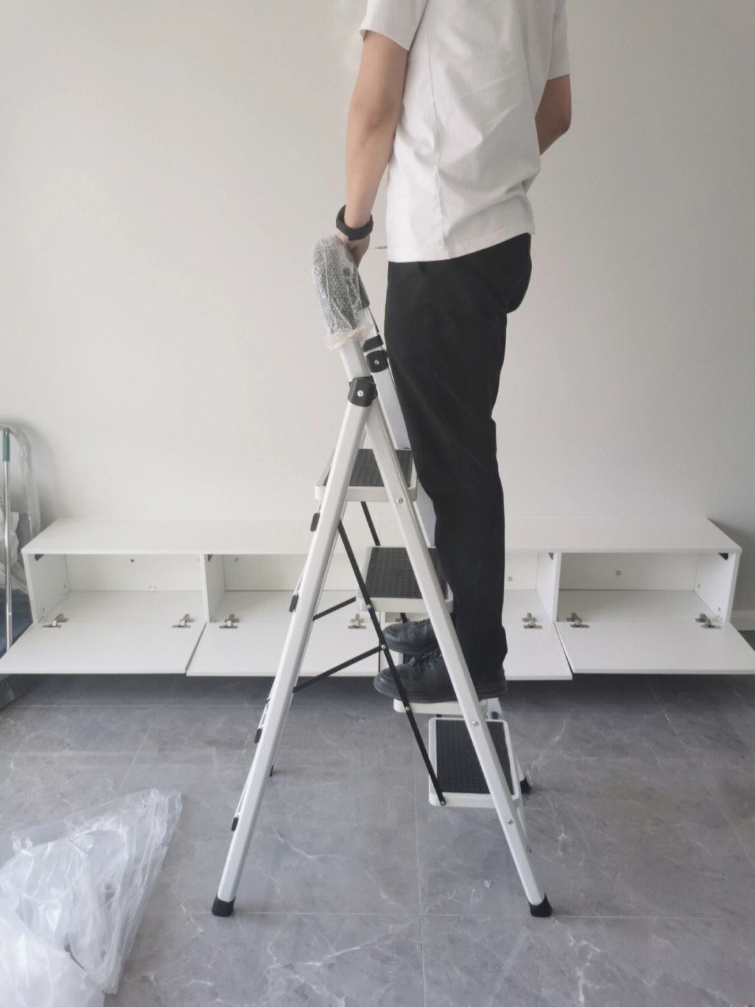 手机怎么用梯子_手机怎么用梯子控制电视